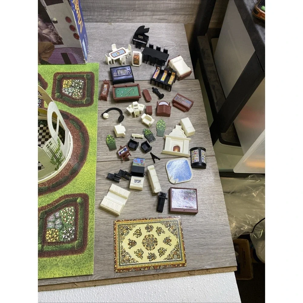 1995 Mystery Mansion Electronic Talking Game Parker Bros (Missing 2 Movers)